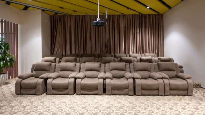 Do Regal Theater Sofa Seats Recline