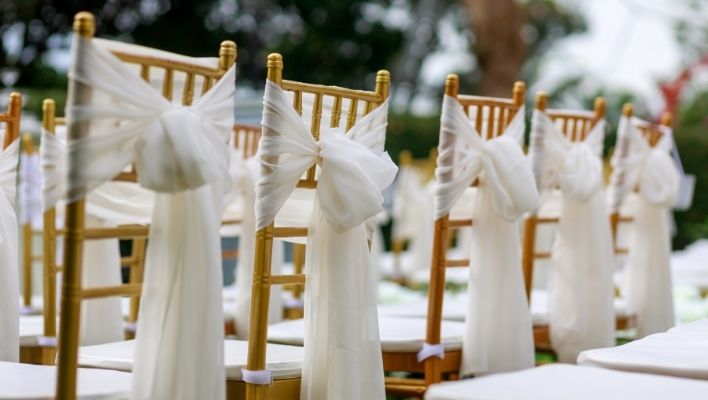 How to Decorate Chairs Without Chair Covers